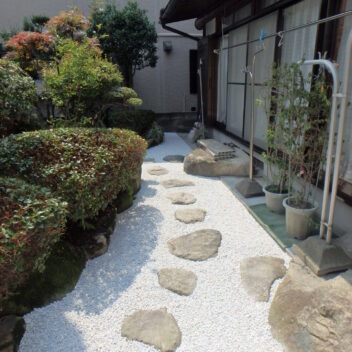 福岡市で雑草対策工事を施工しました！